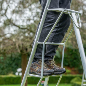 Henchman Tripod Garden Ladder – 1 Adjustable Leg
