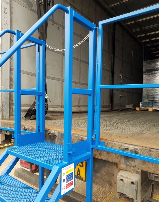 Hercules Lorry Access Steps with Bat Wings