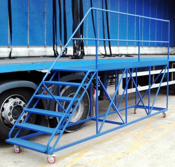Side Access Trailer Steps – 3m Platform