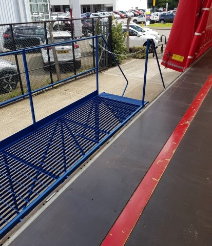 Side Access Trailer Steps – 6m Platform
