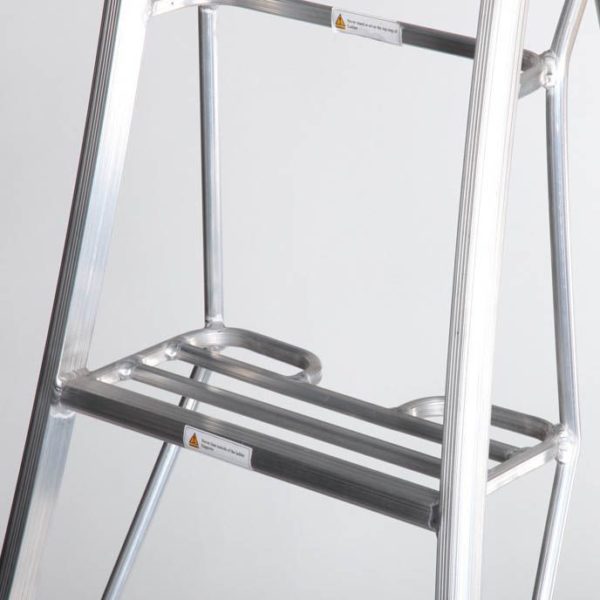 Henchman Tripod Garden Steps with 1 Adjustable Leg