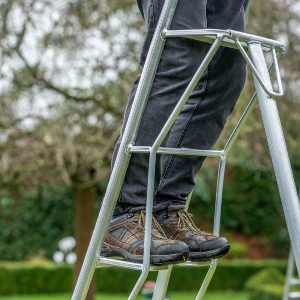 Henchman Tripod Garden Steps with 1 Adjustable Leg